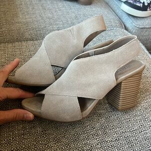 Kenneth Cole Beige Cari Love Suede Leather Heels NWOT
